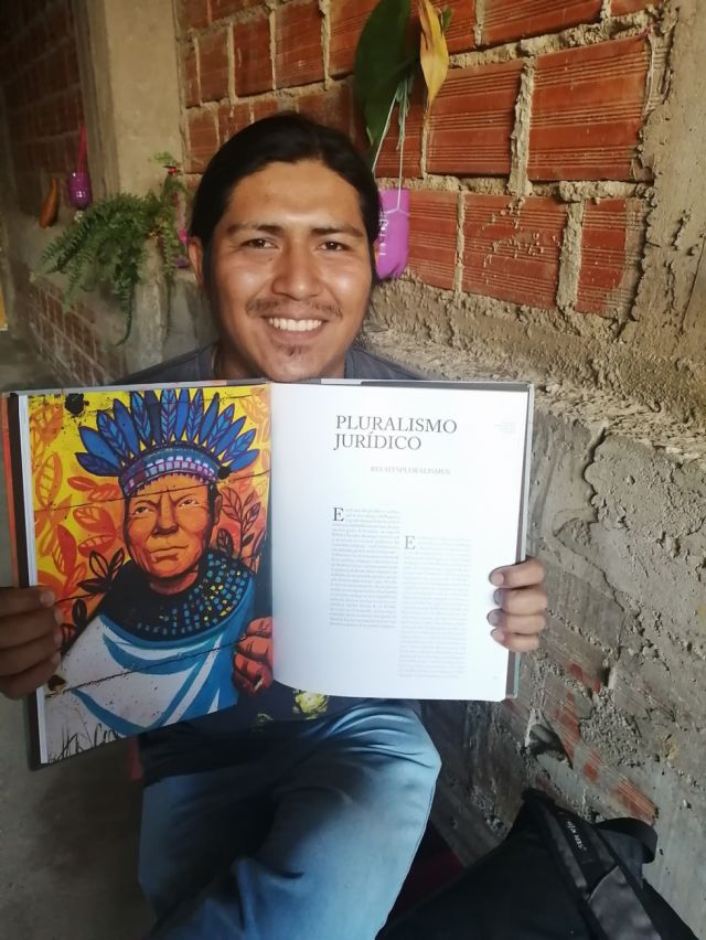 Armando y su mural en el libro "Justicia y Arte"