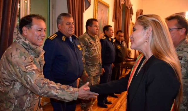 Quiénes son los exjefes militares y de la Policía sentenciados junto a Añez