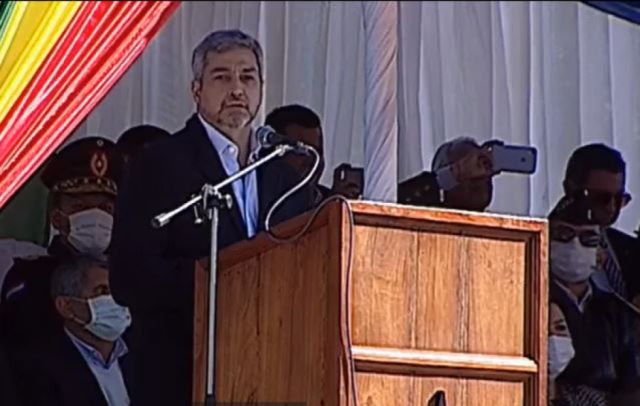 Presidente de Paraguay rinde homenaje a los caídos por la guerra del Chaco