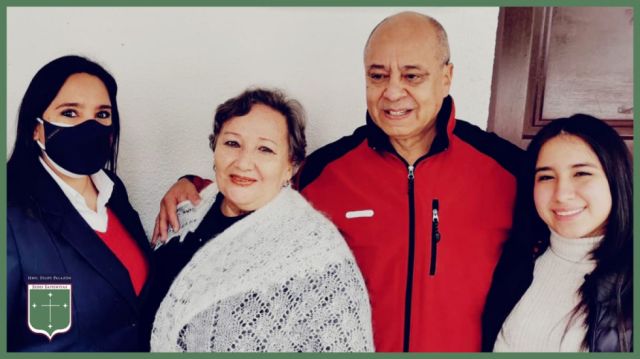 La familia de Roberto Echazú, presente.