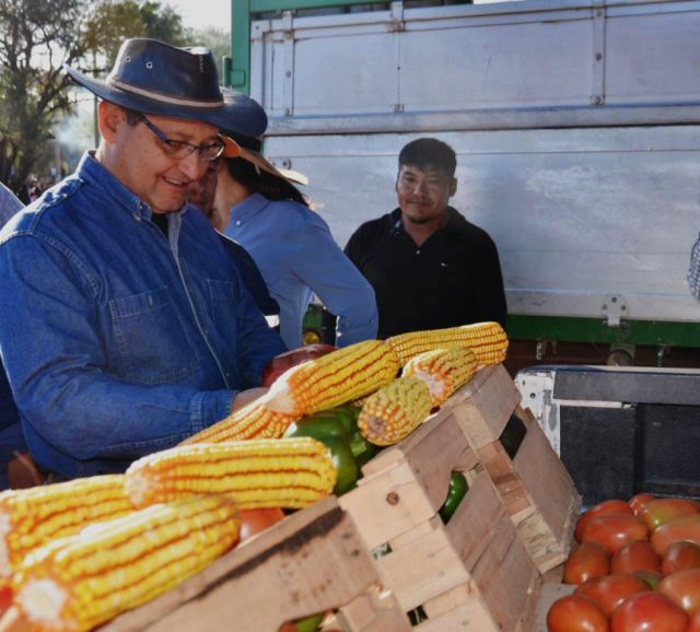 Montes ratificó su apoyo al sector agrícola de Tarija
