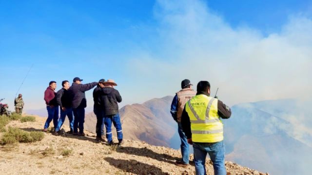 Terrenos rocosos y empinados impiden a voluntarios sofocar incendio en Marañuelos-Padcaya 