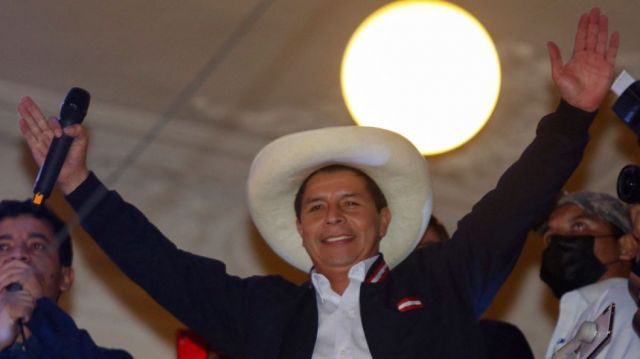 Castillo insiste en negar acusaciones de corrupción
