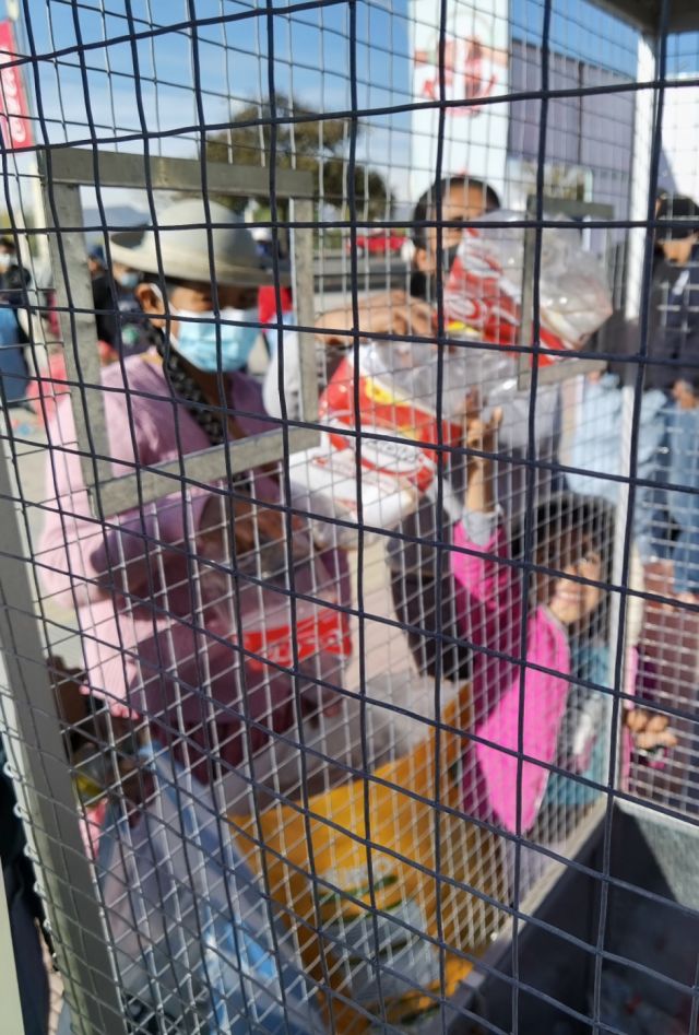 Alcanzando la jaula.