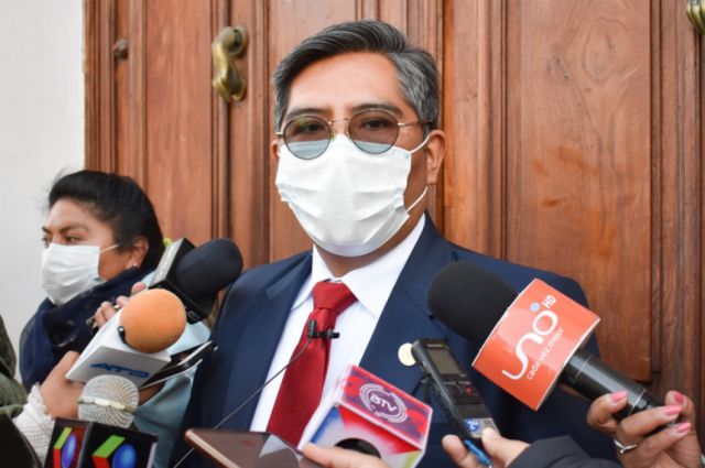 Fiscalía espera que Camacho y su padre presenten su declaración 