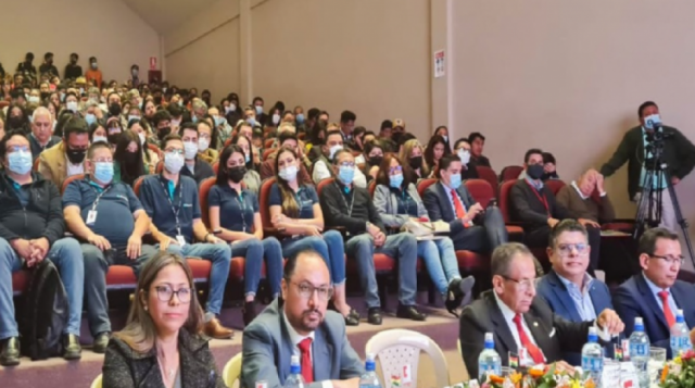 Industriales piden diálogo para enfrentar la crisis