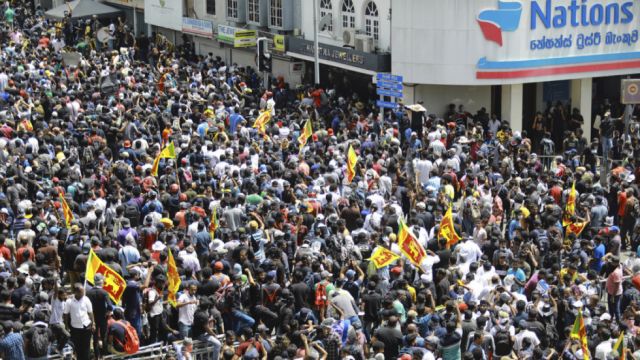 Manifestantes en Sri Lanka irrumpen en la residencia presidencial