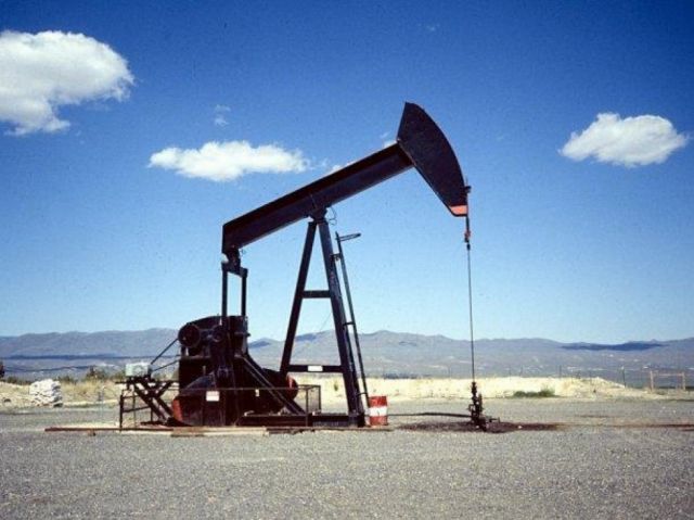 Precios del petróleo pierden más de 7%