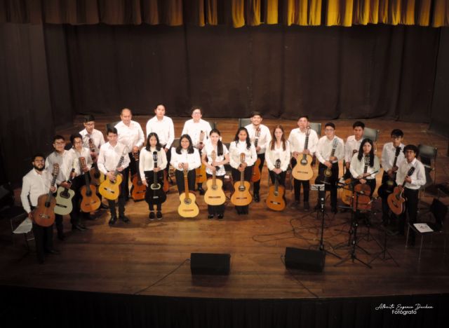 Orquesta de Guitarras Tarija.