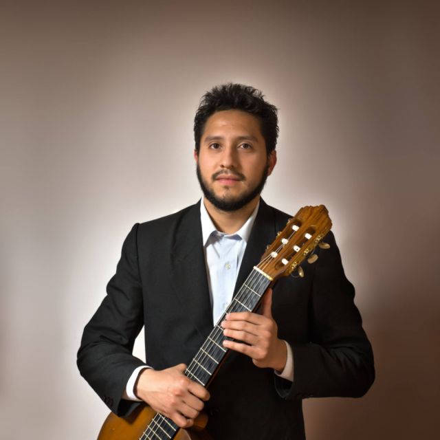 Gabriel Torres Gorena, Concertista y Director Musical de la Orquesta de Guitarras Tarija.