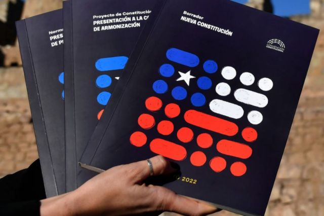 Prevalece en Chile el rechazo a nueva Constitución