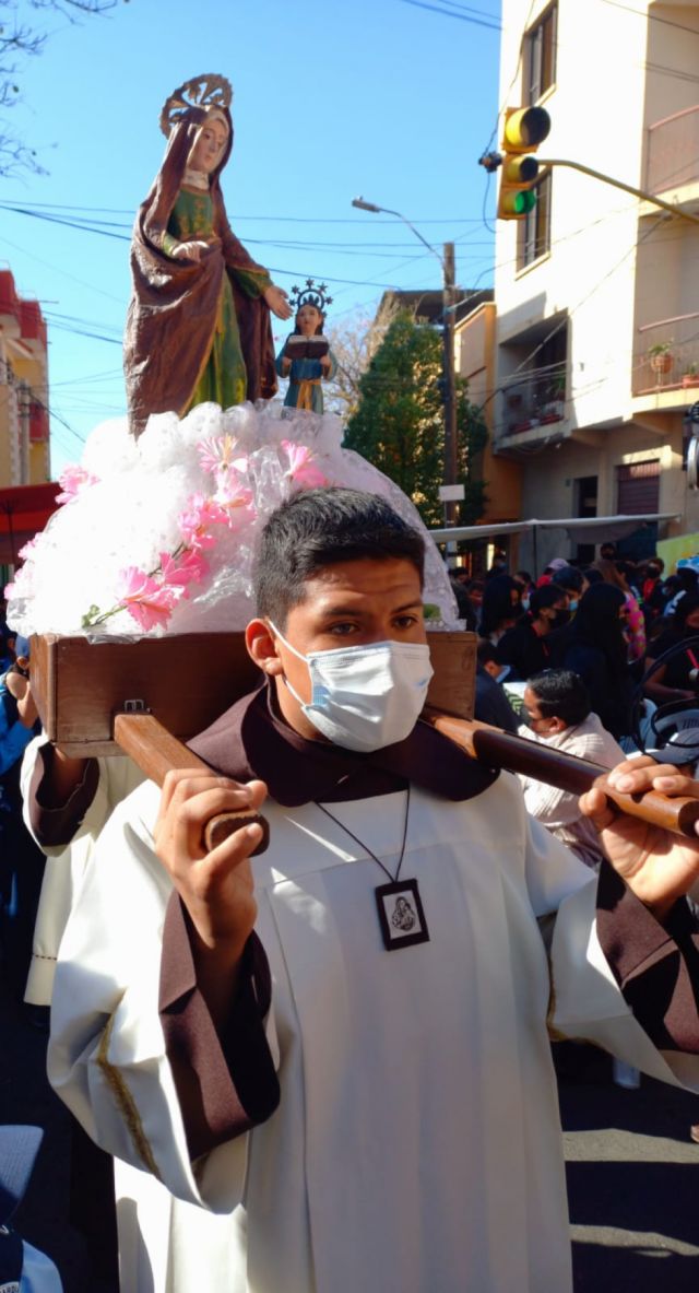 Santa Anita salió en procesión