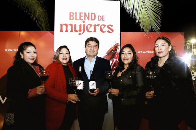 Las creadoras de “Blend de Mujeres” junto al alcalde.