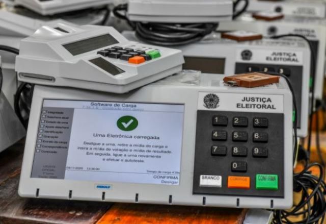 Brasil: Militares dialogan e inspeccionan en el TSE