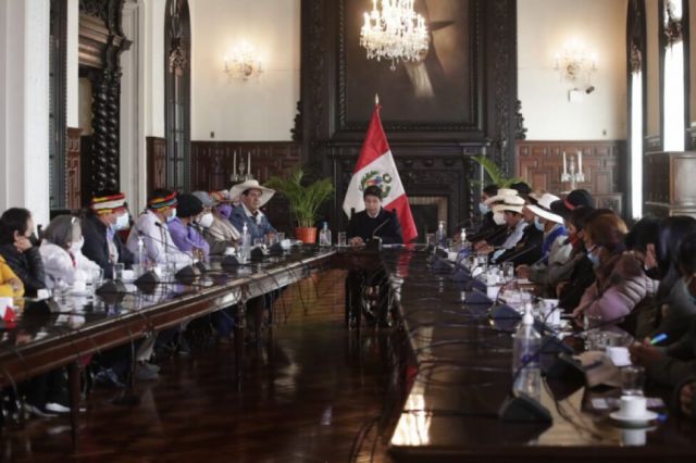 El acoso político contra Castillo en Perú desafía su democracia