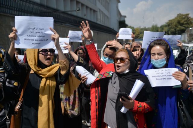 Mujeres afganas siguen en lucha tras un año del regreso de los talibanes