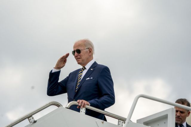 Joe Biden firma ley fiscal, climática y sanitaria
