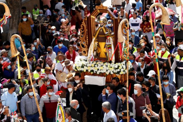 Una masiva procesión acompañó a San Roque 