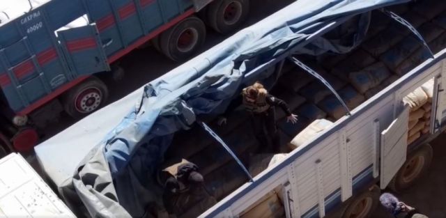 Reportan dos heridos, vehículos dañados y 3 camiones incautados durante operativo aduanero en Tarija