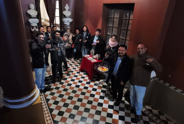 El brindis por el autor.
