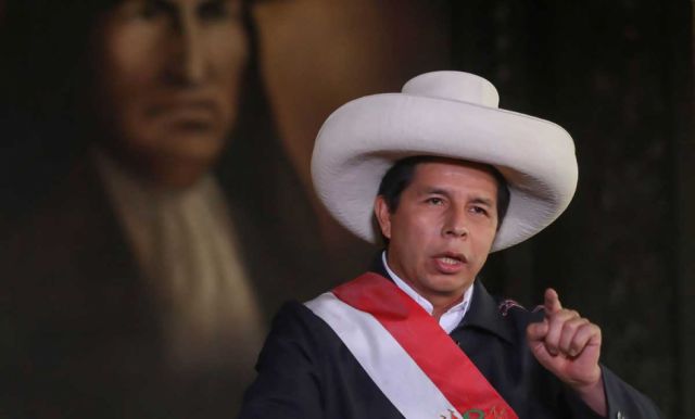 Denuncian intento de destruir a Castillo familiarmente