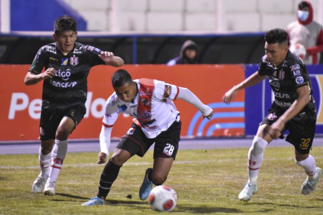Nacional Potosí gana con gol de Guerra sobre el final 