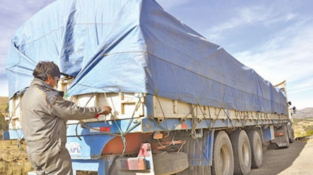 El transporte pesado internacional denuncia que por día sufre de 5 a 6 robos a mano armada El transporte pesado internacional denuncia que por día sufre de 5 a 6 robos a mano armada
