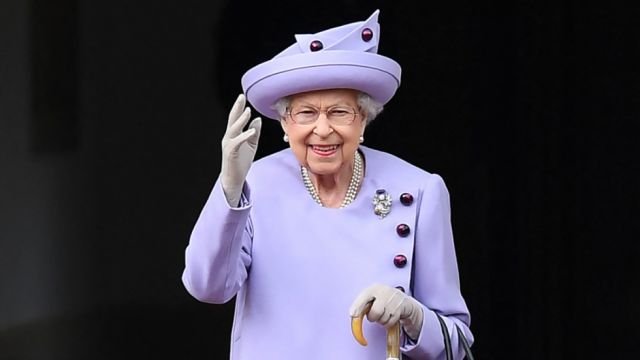 Los médicos de la reina Isabel II están preocupados por su salud