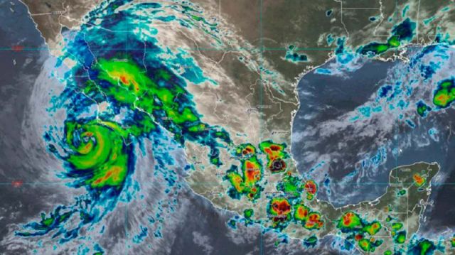 El huracán Kay toca tierra en México
