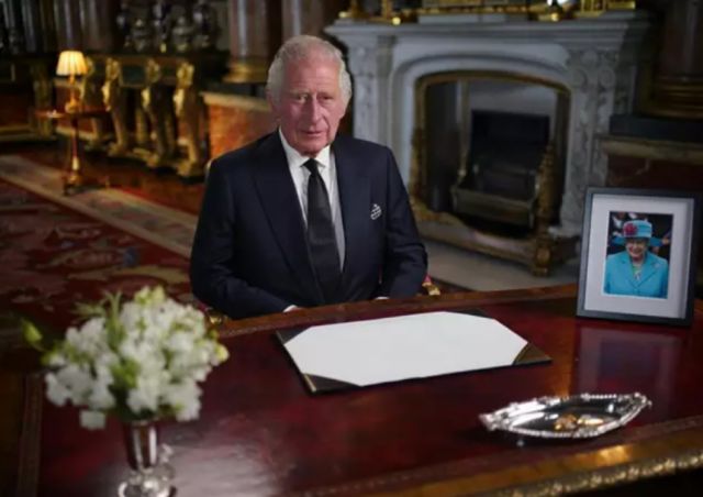 Carlos III es proclamado formalmente como nuevo rey de Inglaterra