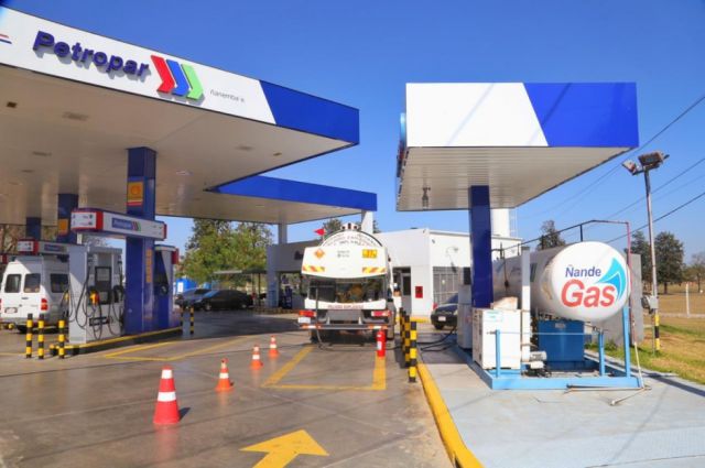 Paraguay: Gobierno no bajará precios del combustible