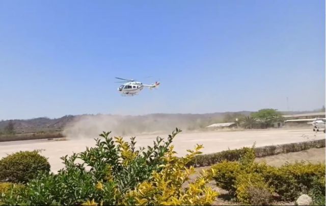 Helicóptero llega a Yacuiba para colaborar en la sofocación del incendio en el Aguaragüe