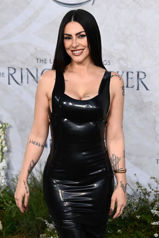 Cleo en la premier de "The Rings of Power".