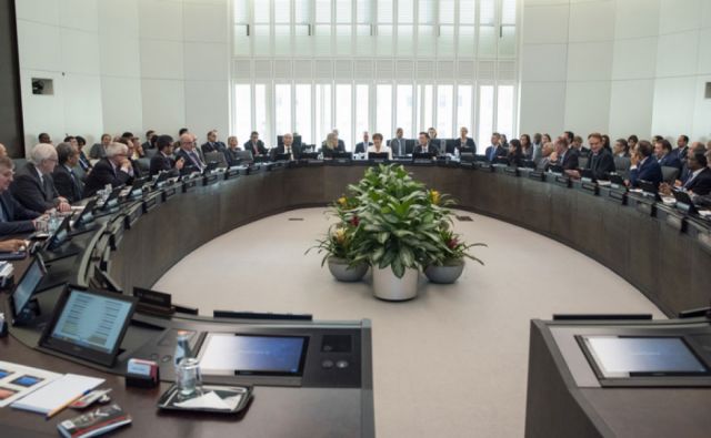 FMI recomienda eliminar aguinaldo para funcionarios