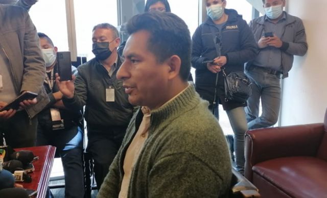 Jefe de bancada del MAS pide la renuncia de cuatro ministros y del presidente de la ABC