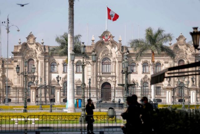 Perú: Termina allanamiento a palacio presidencial