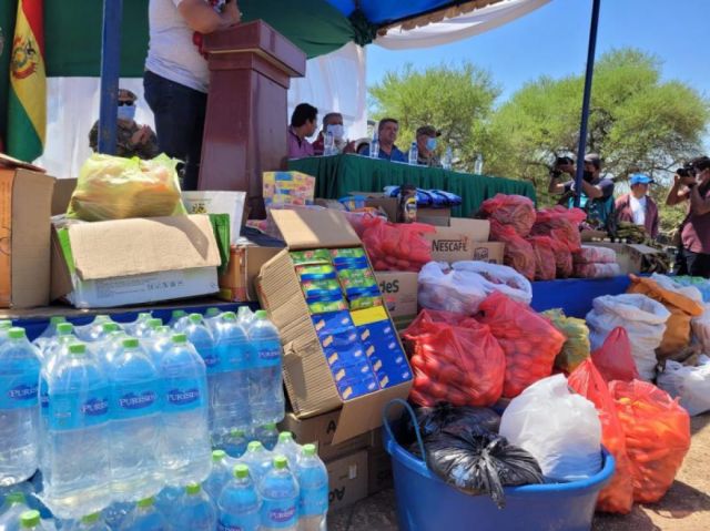 Gobierno entrega alimentos a brigadas de bomberos que combaten el fuego en Tarija y Santa Cruz