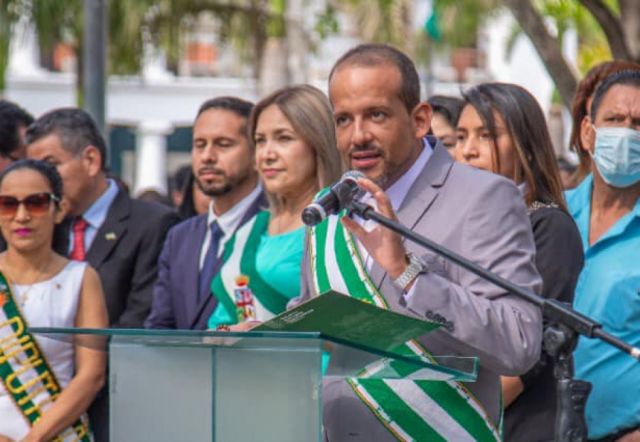 Camacho vuelve a llamar al federalismo