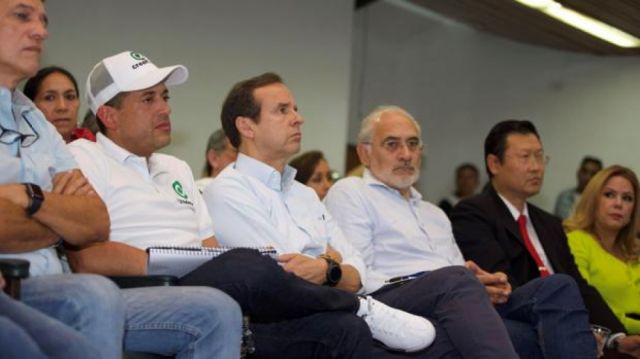 Opositores sin acuerdo