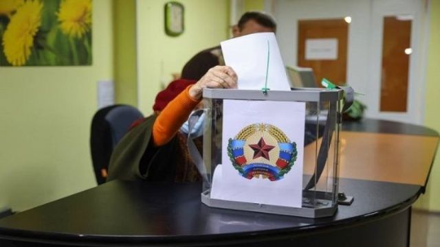 Alta participación en referendos de adhesión a Rusia