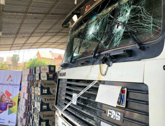 Tarija: Incautan dos vehículos con contrabando en medio de violenta emboscada