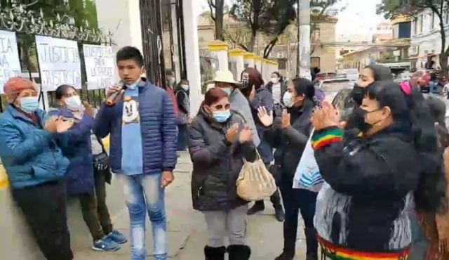 Dan detención domiciliaria sin escolta a conductor que atropelló a una profesora en Tarija Dan detención domiciliaria sin escolta a conductor que atropelló a una profesora en Tarija