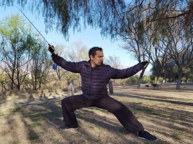 Practicando con la espada de doble filo