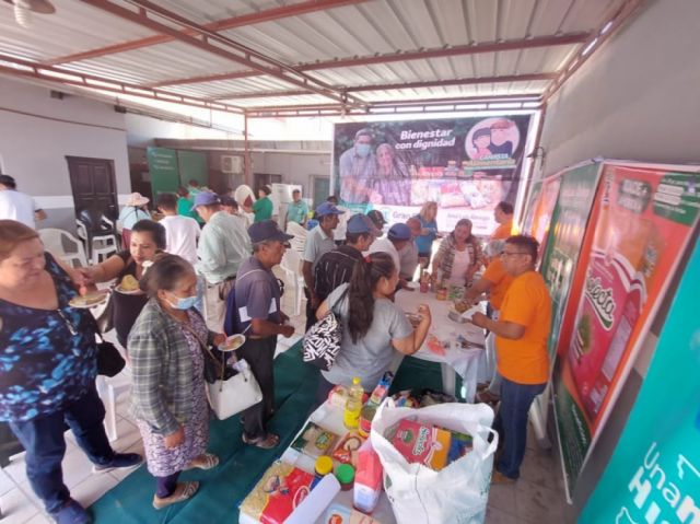Capacitan a adultos mayores sobre el uso de la canasta alimentaria en Yacuiba