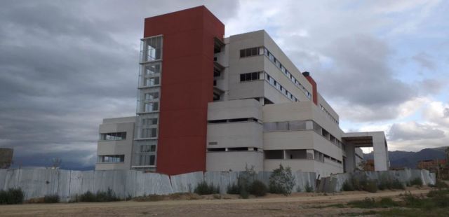 Oncológico: Tras 8 meses sin avance, la empresa quiere rescindir contrato Oncológico: Tras 8 meses sin avance, la empresa quiere rescindir contrato