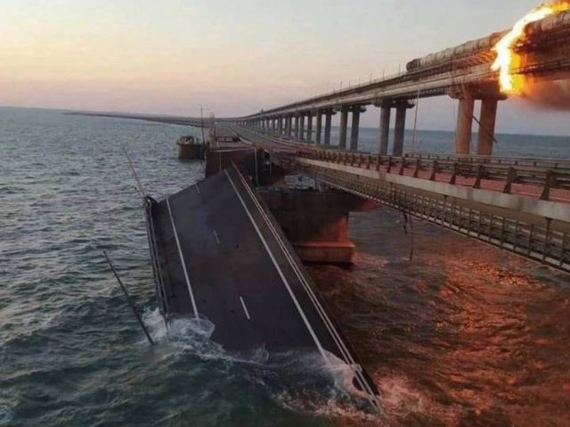 Confirman 3 muertos civiles tras la explosión en el puente de Crimea