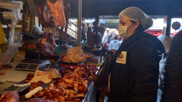 Defensa del Consumidor sanciona a cinco carnicerías por manipular sus balanzas en Tarija