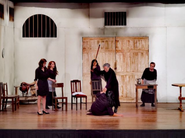 La Bernarda Alba de Luz María Achá Toro somete a su hija Martirio