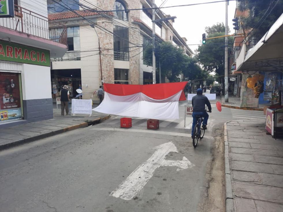 Tarija: Cívicos mantienen paro, hay amenazas de desbloqueo 