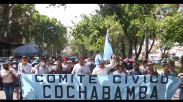 Cochabamba: Disputas entre grupos pro y contra el Censo 2023 deja un policía herido y un arrestado